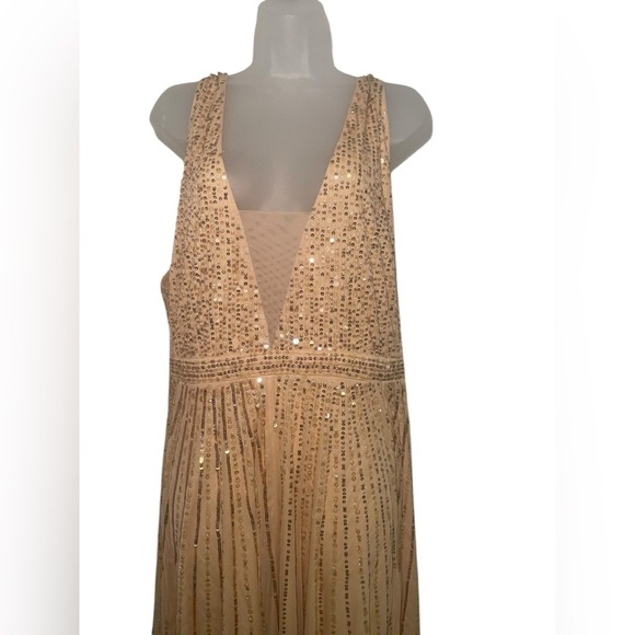 Mac Duggal 10700 Cream Gold Sequin Deep V A-Line Evening Gown Size 24 NWT - Picture 6 of 7